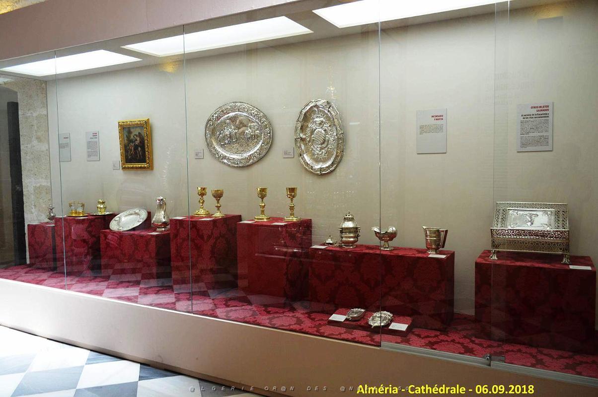 28 LA CATHEDRALE ET LE FORTERESSE DE L INCARNATION (110).JPG